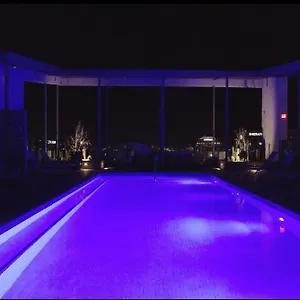 couples-getaway-highrise-dwntown-phx-skyline-views.hotelsofphoenix.com/
